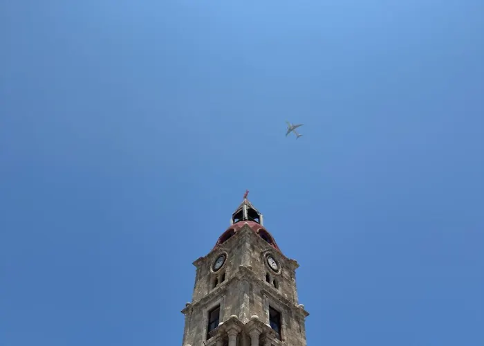 Tiny Clock House شقة