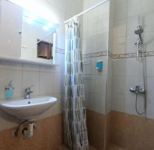 Tiny Clock House דירה